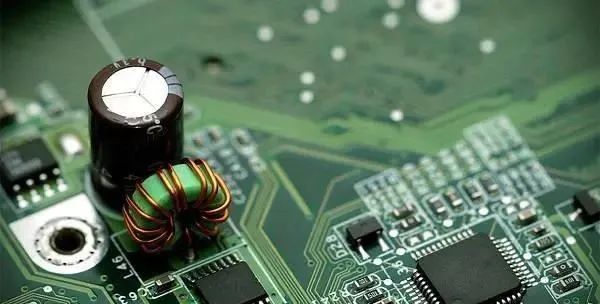 干冰清洗PCB板能節(jié)省超過75%的清洗費(fèi)用，大大增加良品率